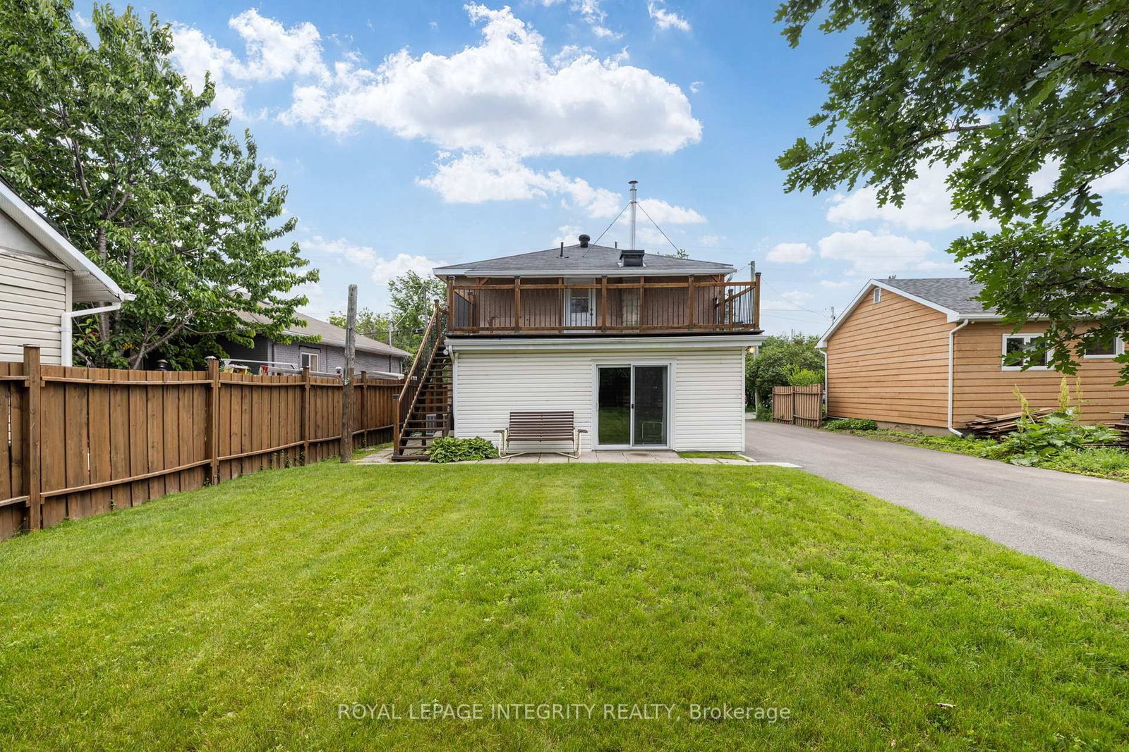 1081 Kenaston Street • Ottawa, ON photo 6