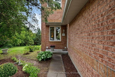 52 Windcrest Court • Ottawa, ON photo 3