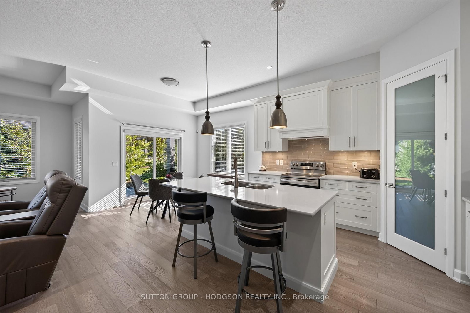1593 Ed Ervasti Crescent • London South, ON photo 10