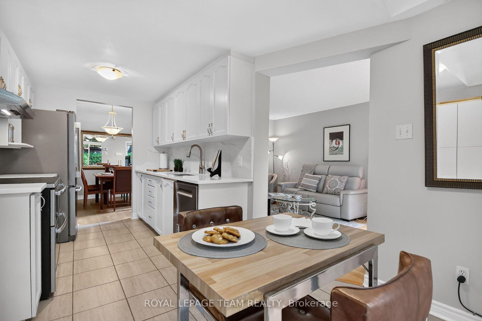 72 Sheppard's Glen Avenue • Ottawa, ON photo 18
