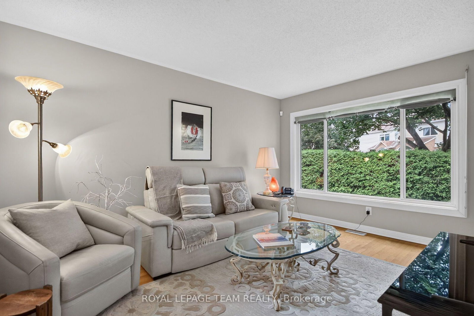 72 Sheppard's Glen Avenue • Ottawa, ON photo 2