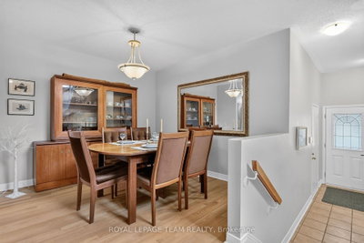 72 Sheppard's Glen Avenue • Ottawa, ON photo 3