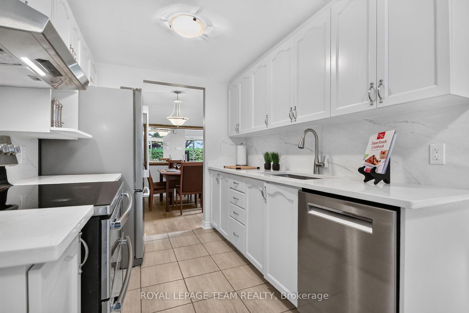 72 Sheppard's Glen Avenue • Ottawa, ON photo 4