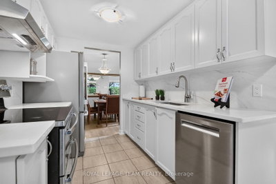 72 Sheppard's Glen Avenue • Ottawa, ON photo 4