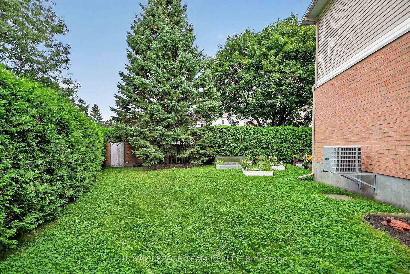 72 Sheppard's Glen Avenue • Ottawa, ON photo 5