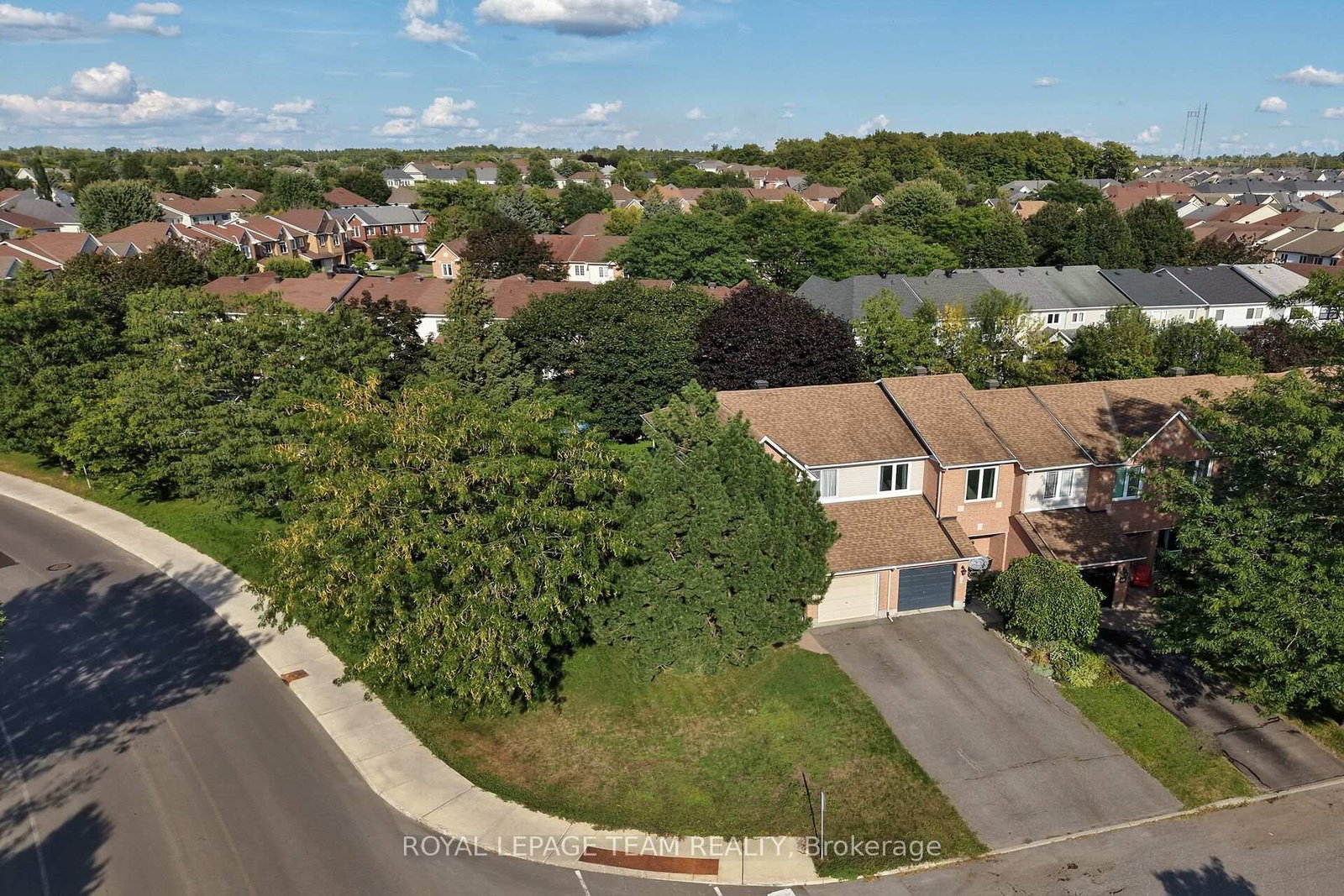 72 Sheppard's Glen Avenue • Ottawa, ON photo 6