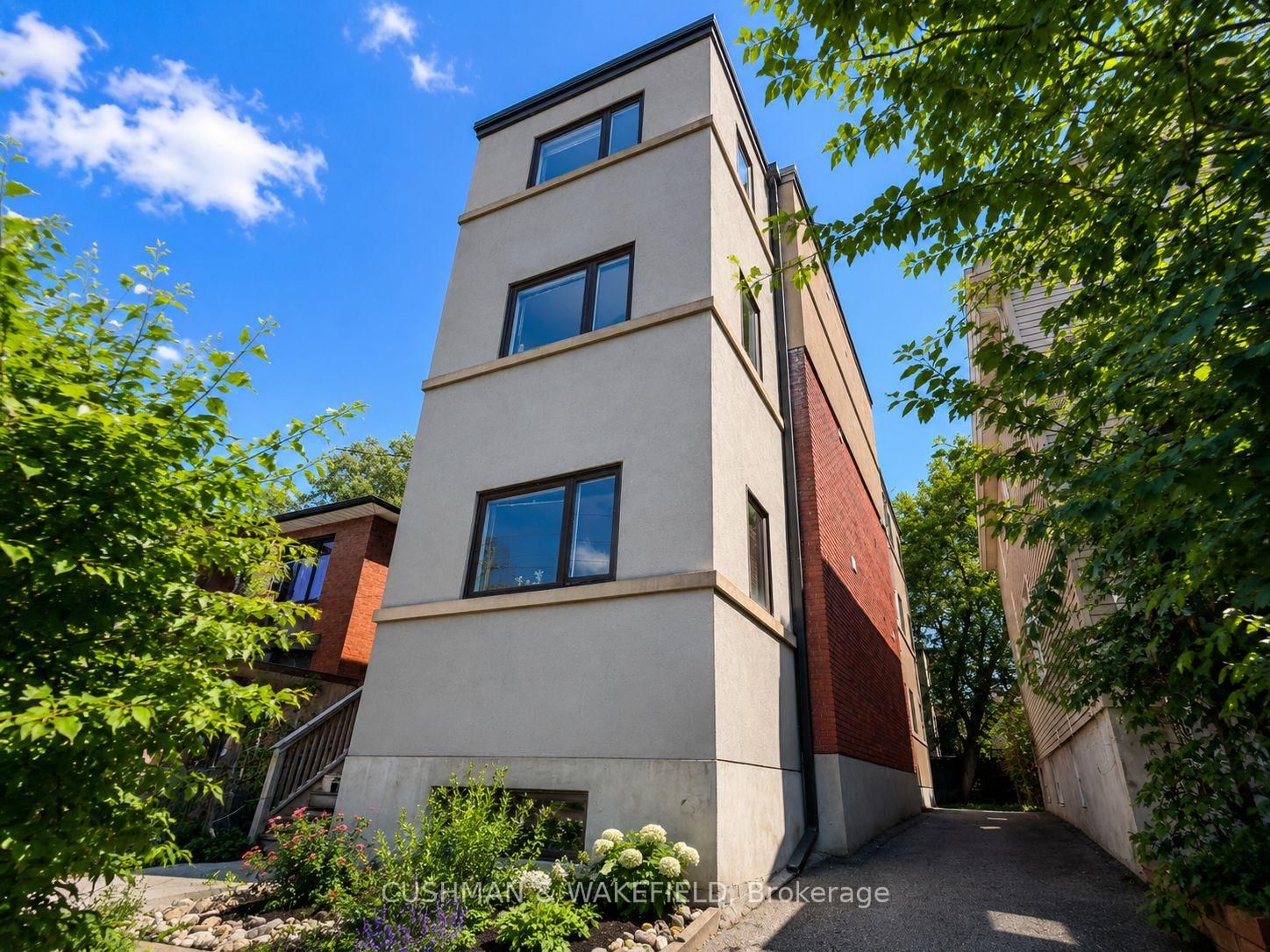 Front view of 126 Hopewell Avenue, Ottawa
