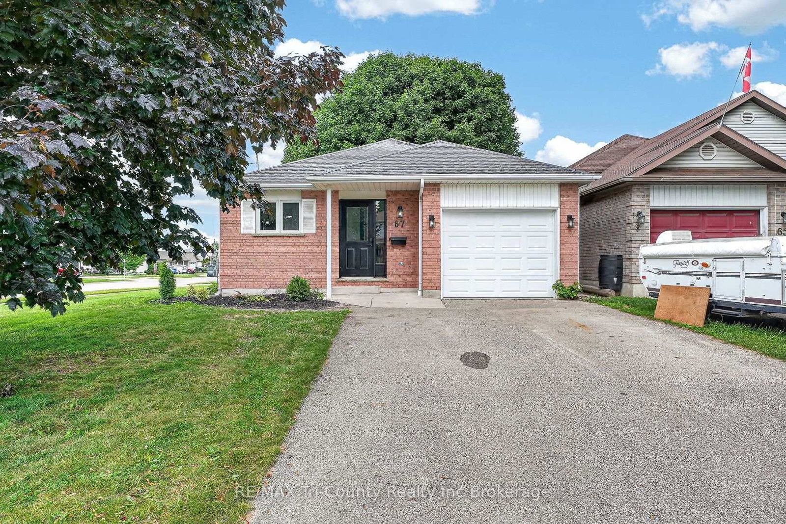 67 Beckett Boulevard • Tillsonburg, ON photo 1