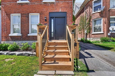 55 Bridge Street W • Greater Napanee, ON photo 3