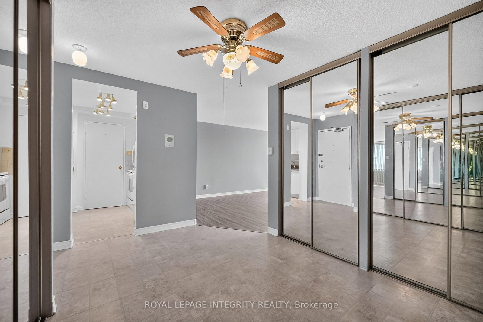 555 Brittany Drive • #PH8 • Ottawa, ON photo 10