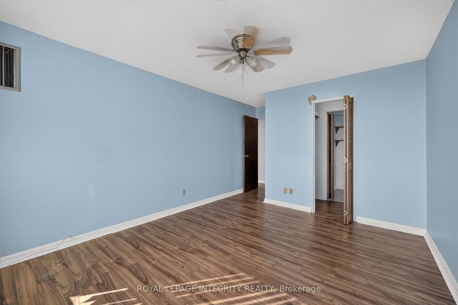 555 Brittany Drive • #PH8 • Ottawa, ON photo 17