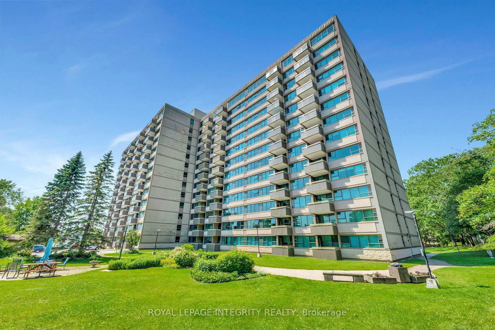 555 Brittany Drive • #PH8 • Ottawa, ON photo 32