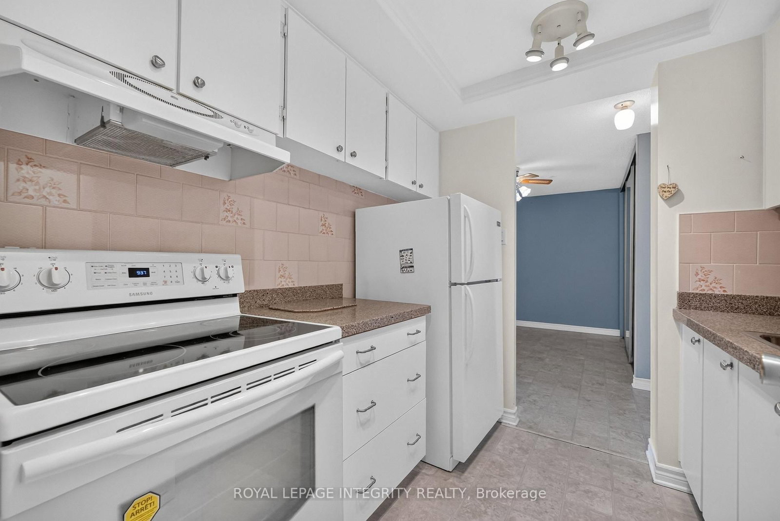555 Brittany Drive • #PH8 • Ottawa, ON photo 9
