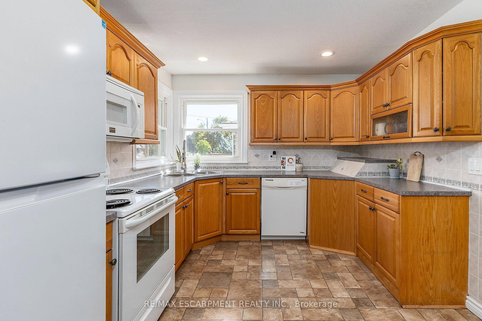 98 Duncombe Drive • Hamilton, ON photo 10
