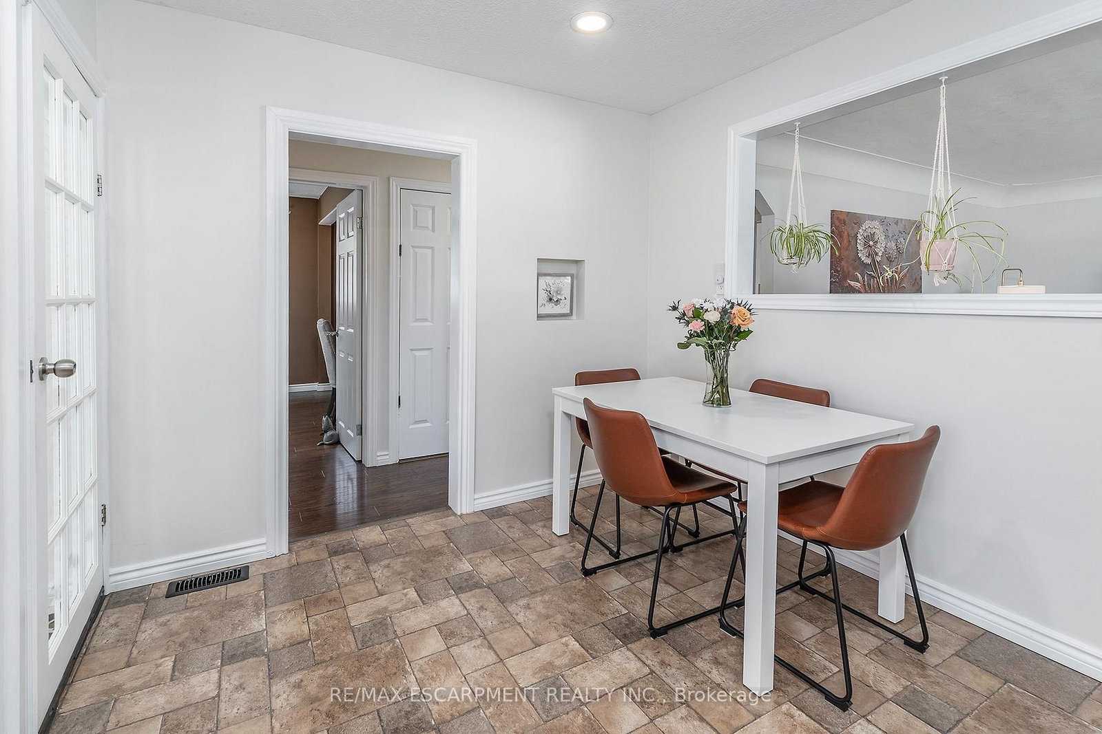 98 Duncombe Drive • Hamilton, ON photo 11