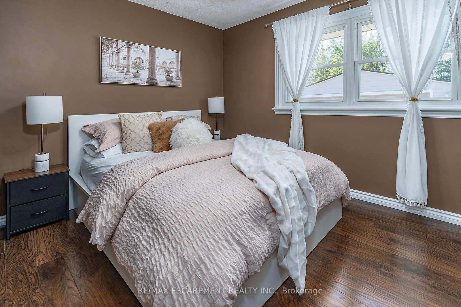 98 Duncombe Drive • Hamilton, ON photo 14
