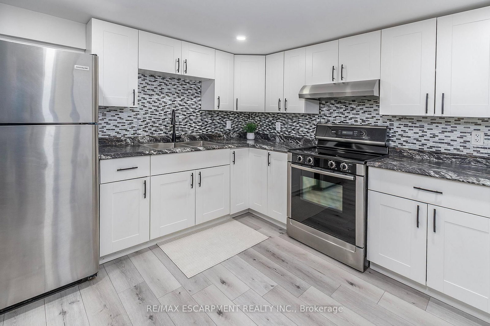 98 Duncombe Drive • Hamilton, ON photo 22