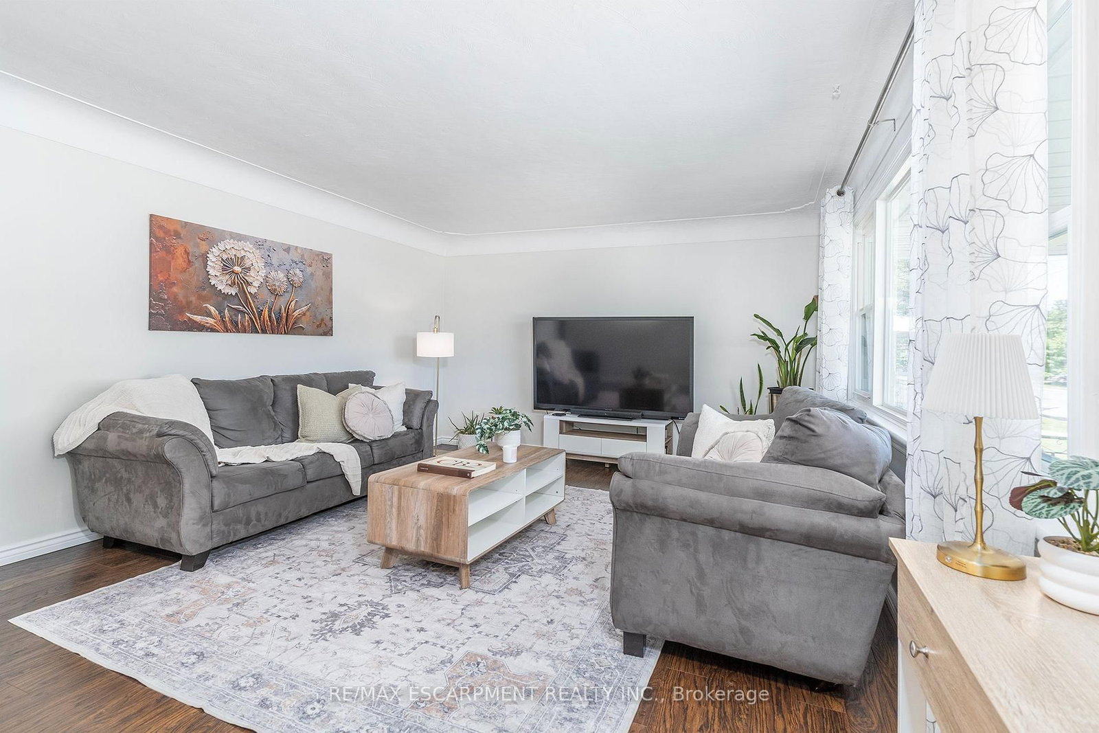 98 Duncombe Drive • Hamilton, ON photo 4