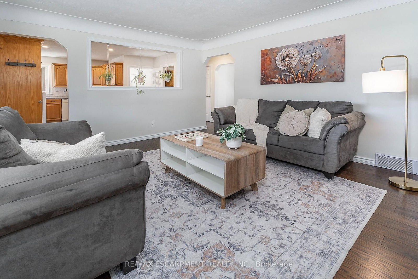 98 Duncombe Drive • Hamilton, ON photo 8