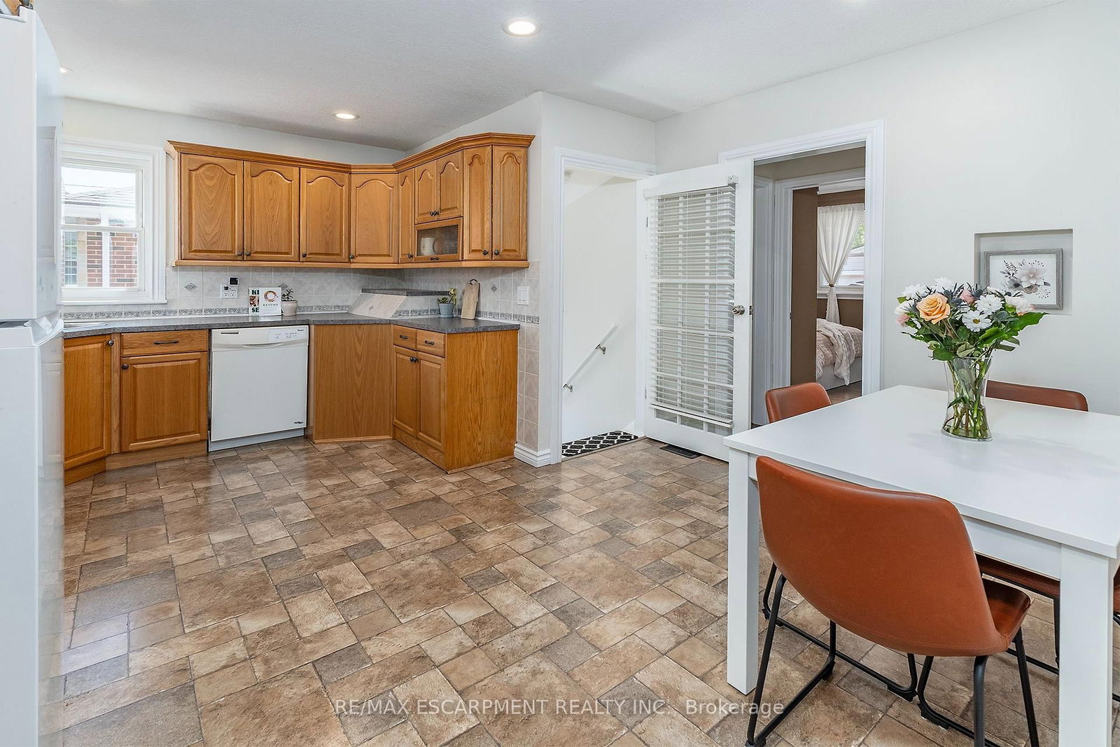 98 Duncombe Drive • Hamilton, ON photo 9