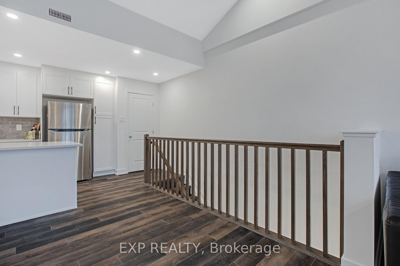 380 ROLLING MEADOW Crescent • #C • Ottawa, ON photo 3