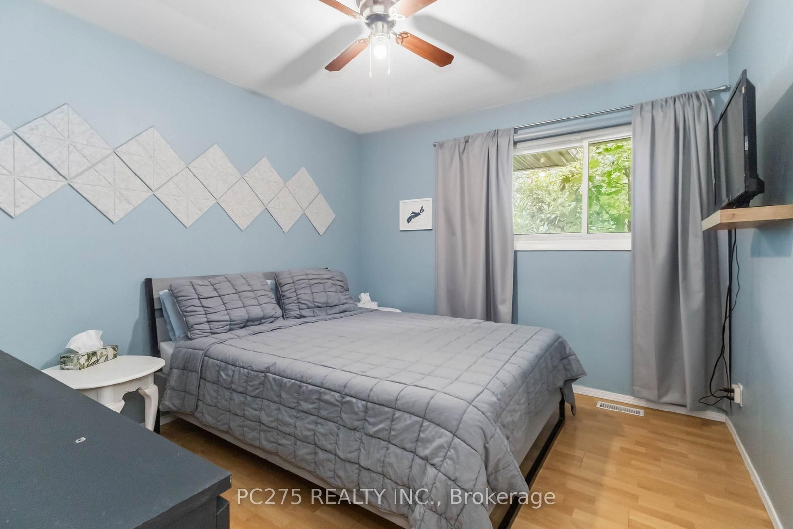 34 Oregon Road • London South, ON photo 23