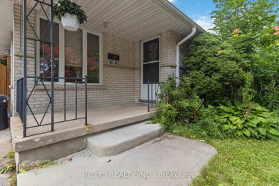 34 Oregon Road • London South, ON photo 3