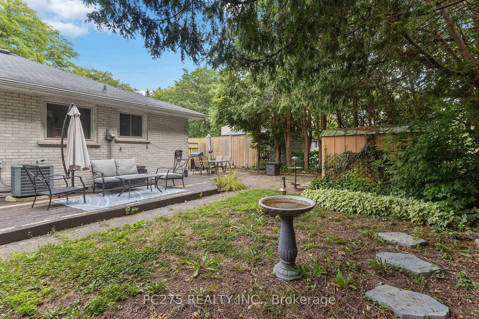 34 Oregon Road • London South, ON photo 32