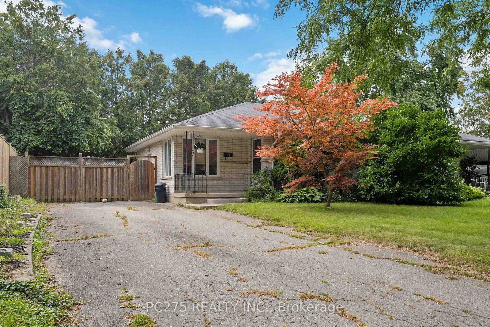 34 Oregon Road • London South, ON photo 6
