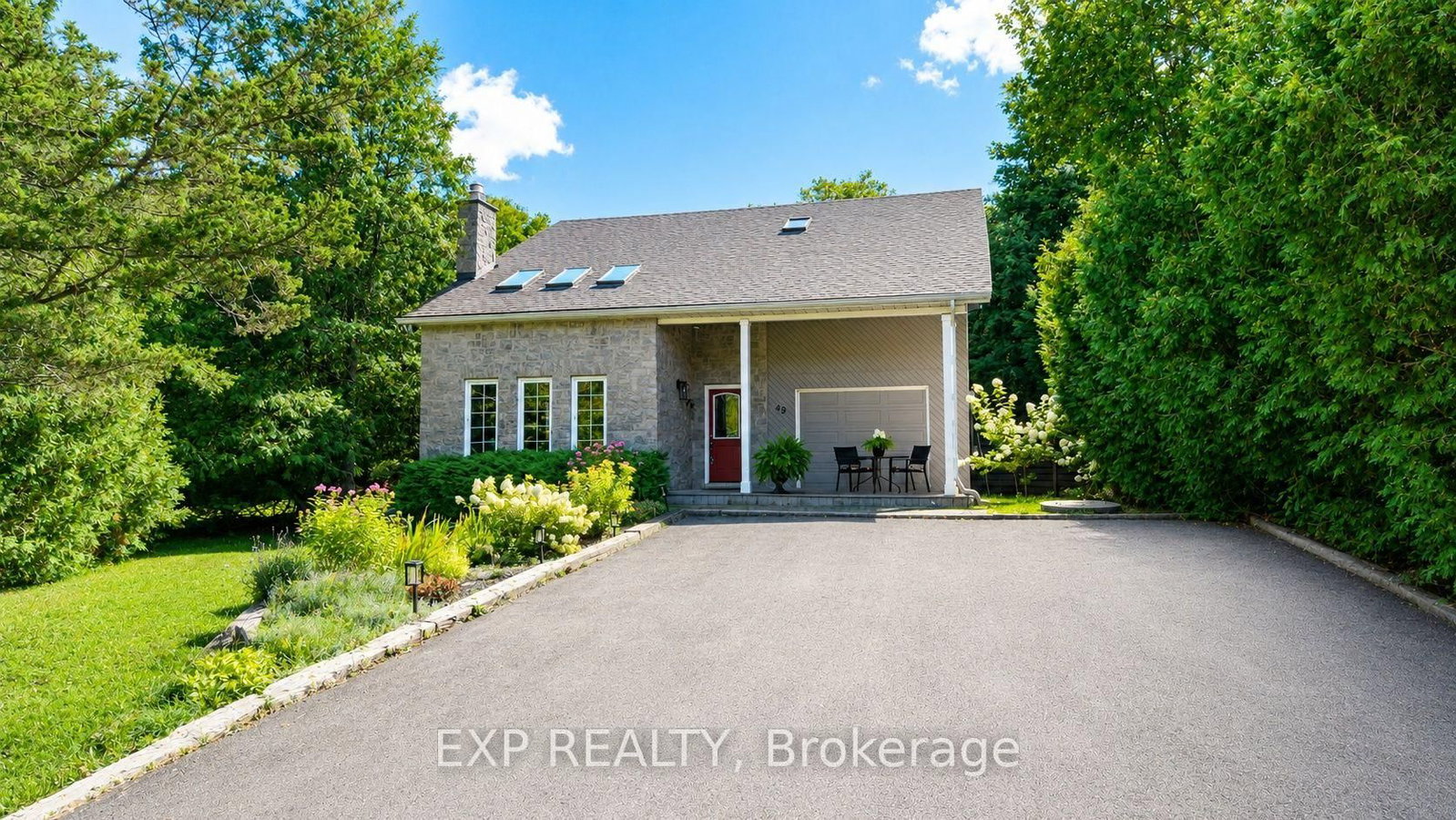 49 King Street W • Blue Mountains, ON photo 1