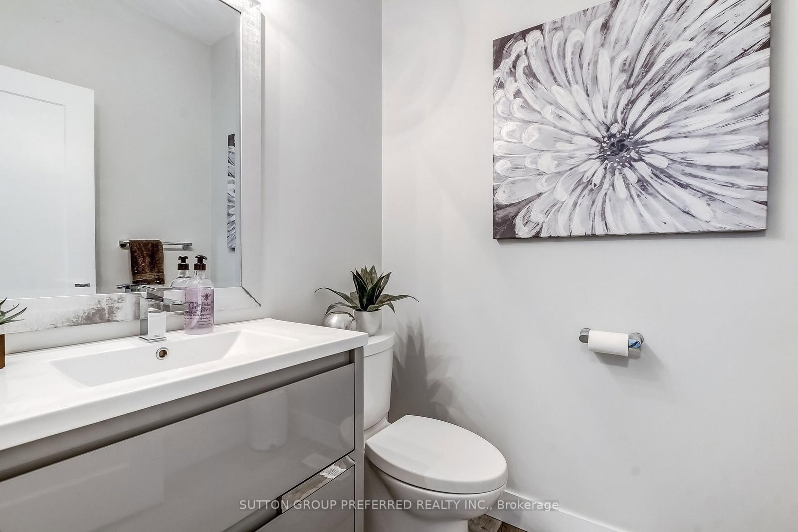 12 Grogast Court • Adelaide Metcalfe, ON photo 16