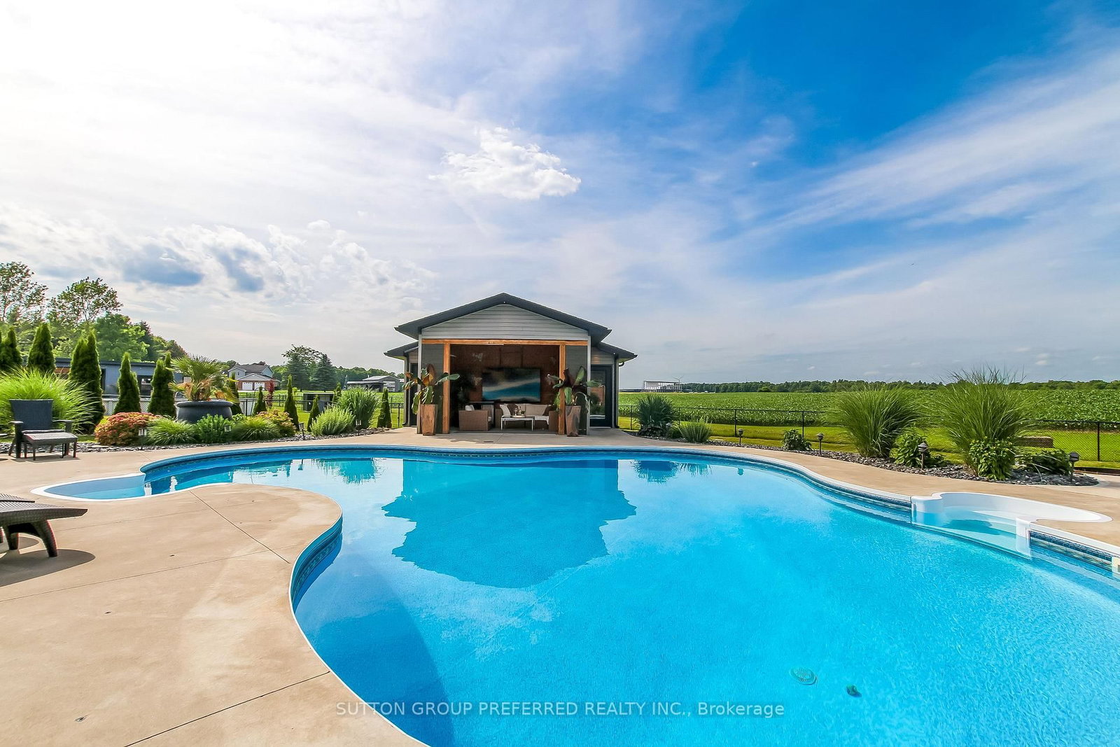 12 Grogast Court • Adelaide Metcalfe, ON photo 40