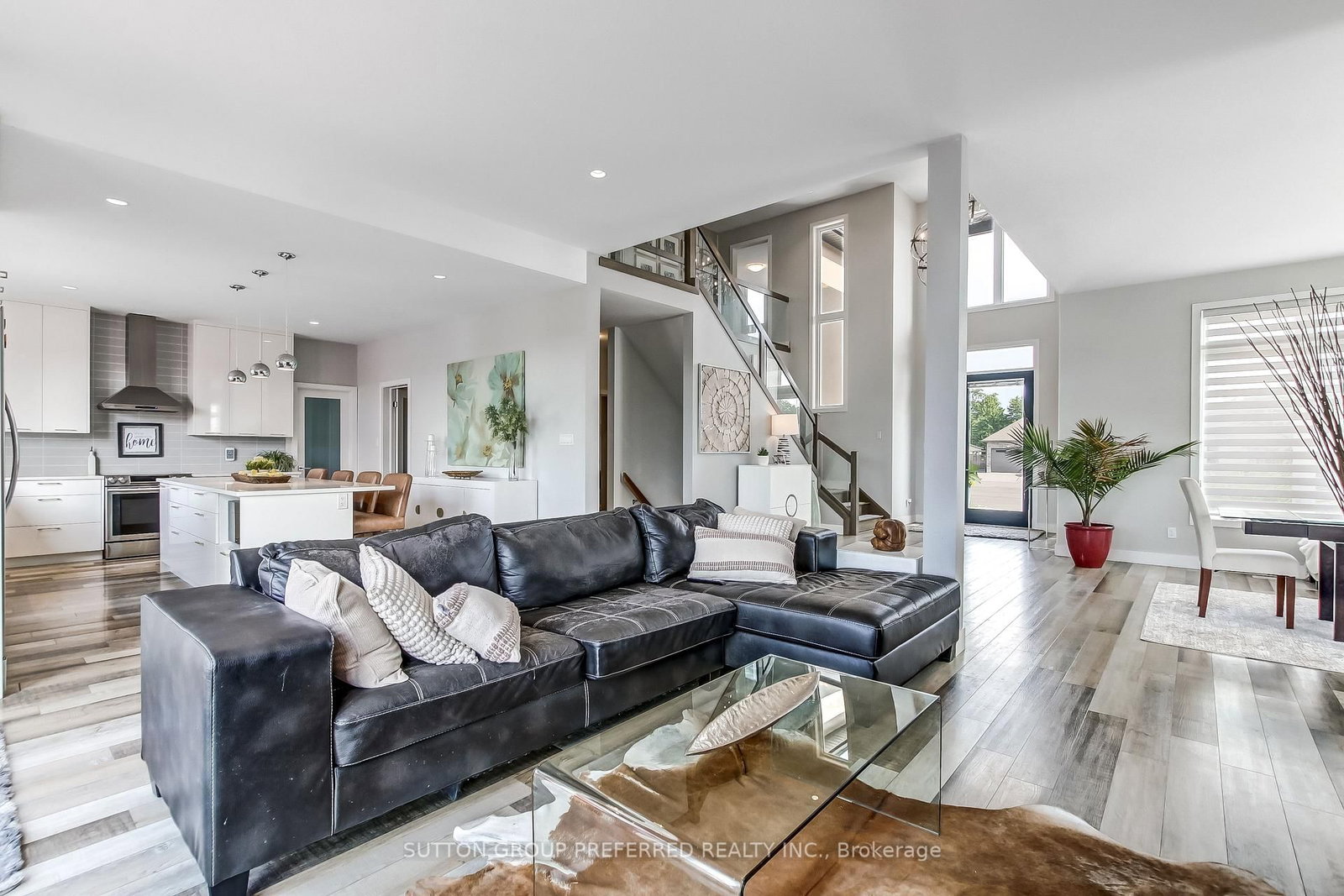 12 Grogast Court • Adelaide Metcalfe, ON photo 9