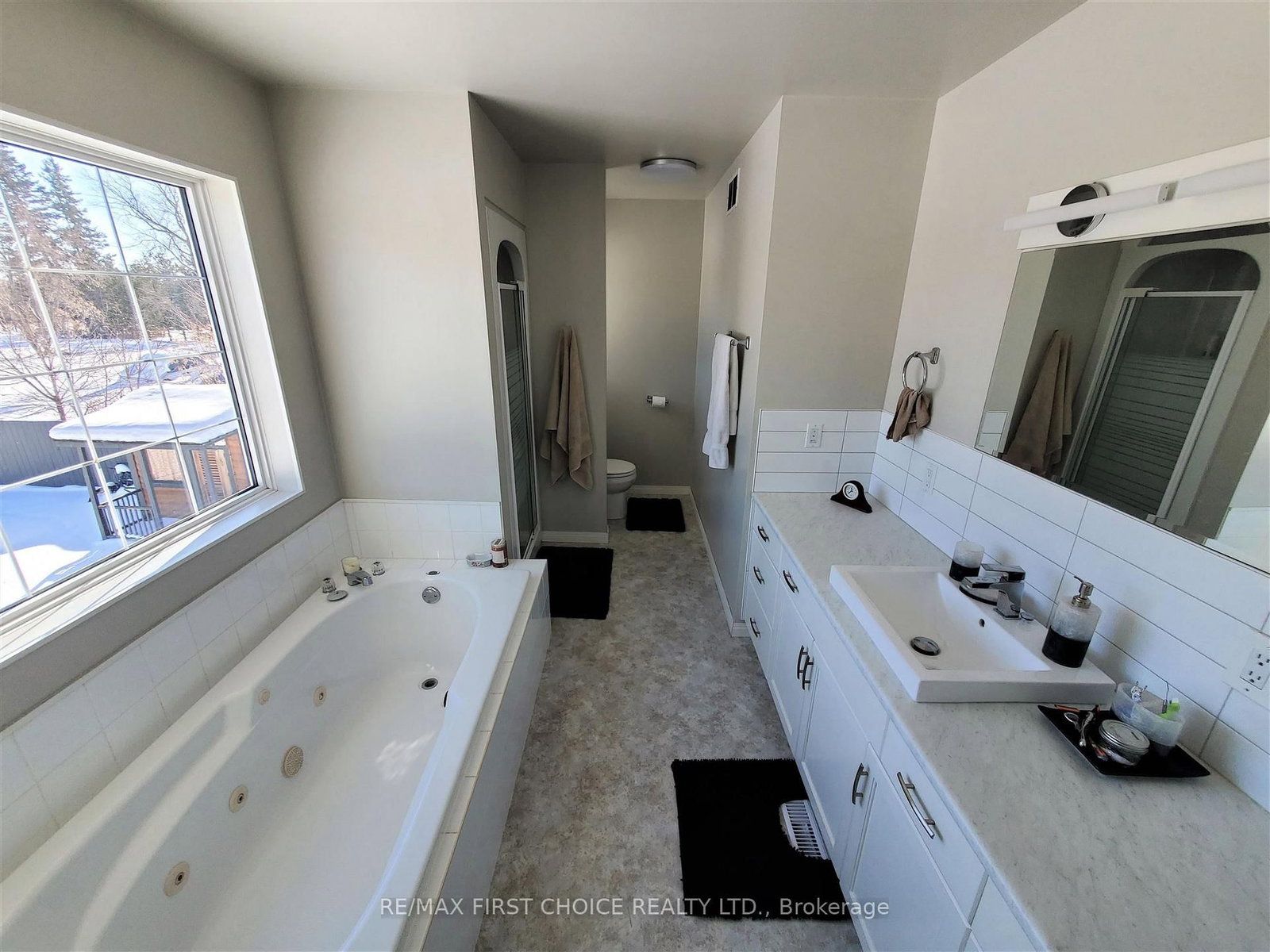 100 Queen Street • Chapple, ON photo 15