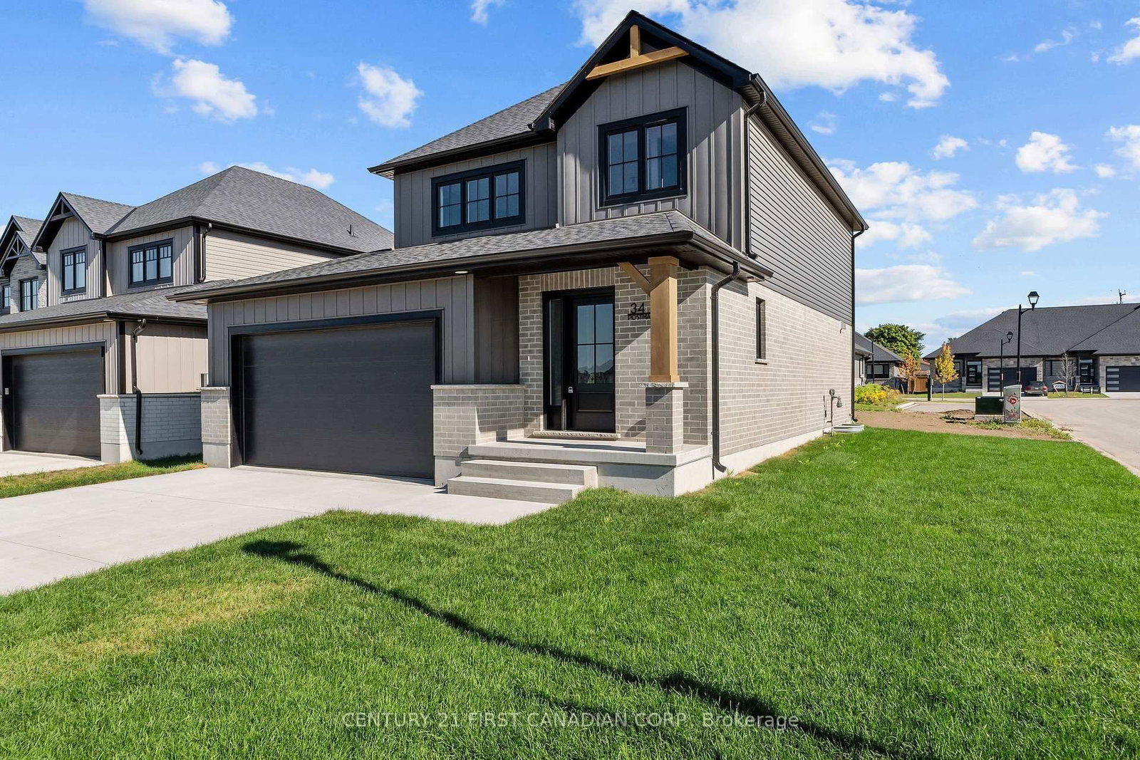 34 Postma Crescent • North Middlesex, ON photo 2