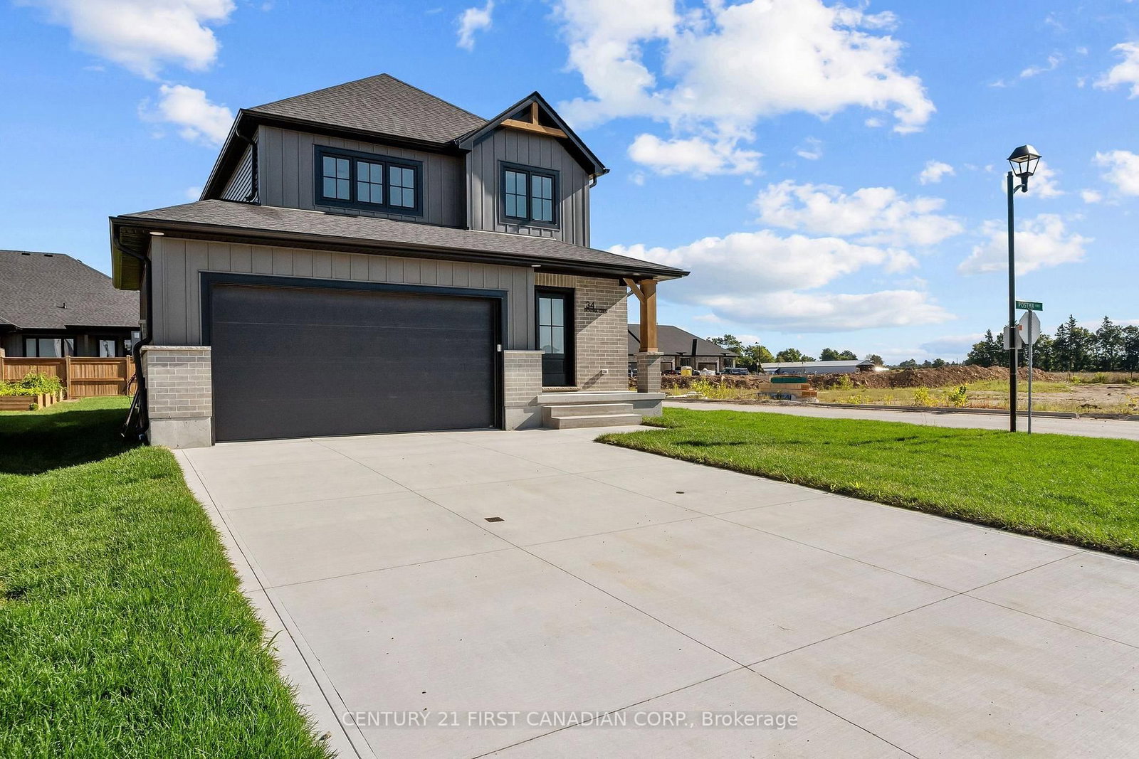 34 Postma Crescent • North Middlesex, ON photo 3
