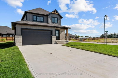 34 Postma Crescent • North Middlesex, ON photo 3