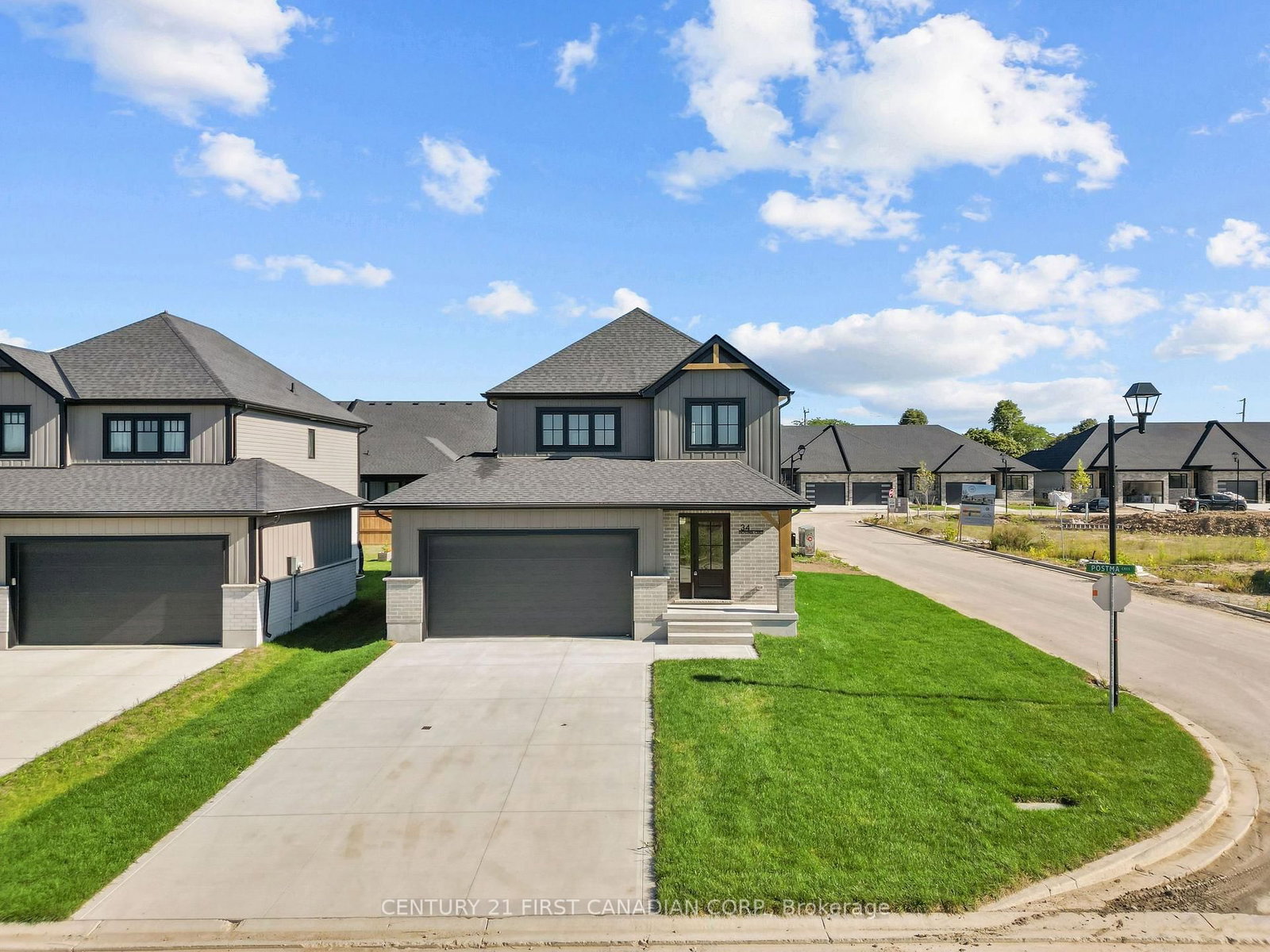 34 Postma Crescent • North Middlesex, ON photo 4