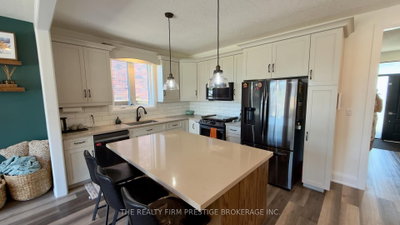 213 Leitch Street • Dutton/Dunwich, ON photo 8