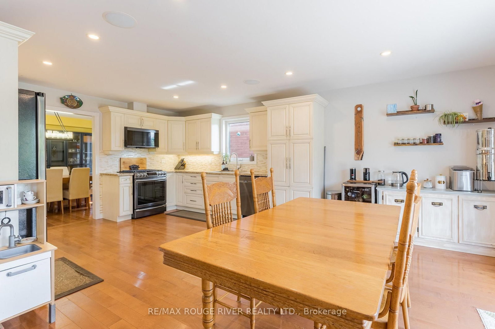 969 Avery Avenue • Peterborough, ON photo 6