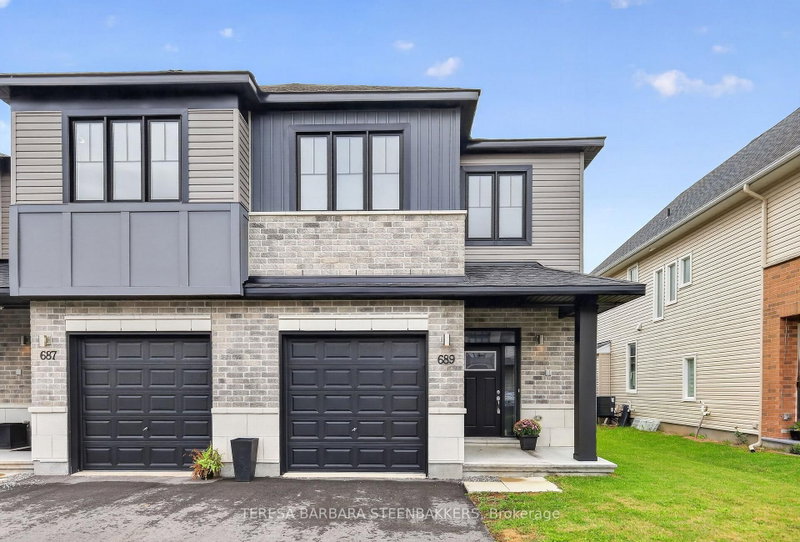 689 Taliesin Crescent N E