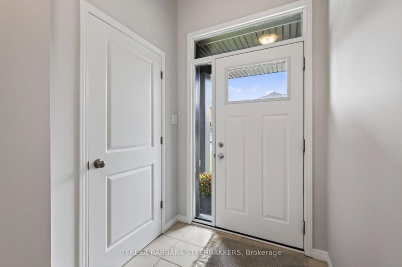 689 Taliesin Crescent N E