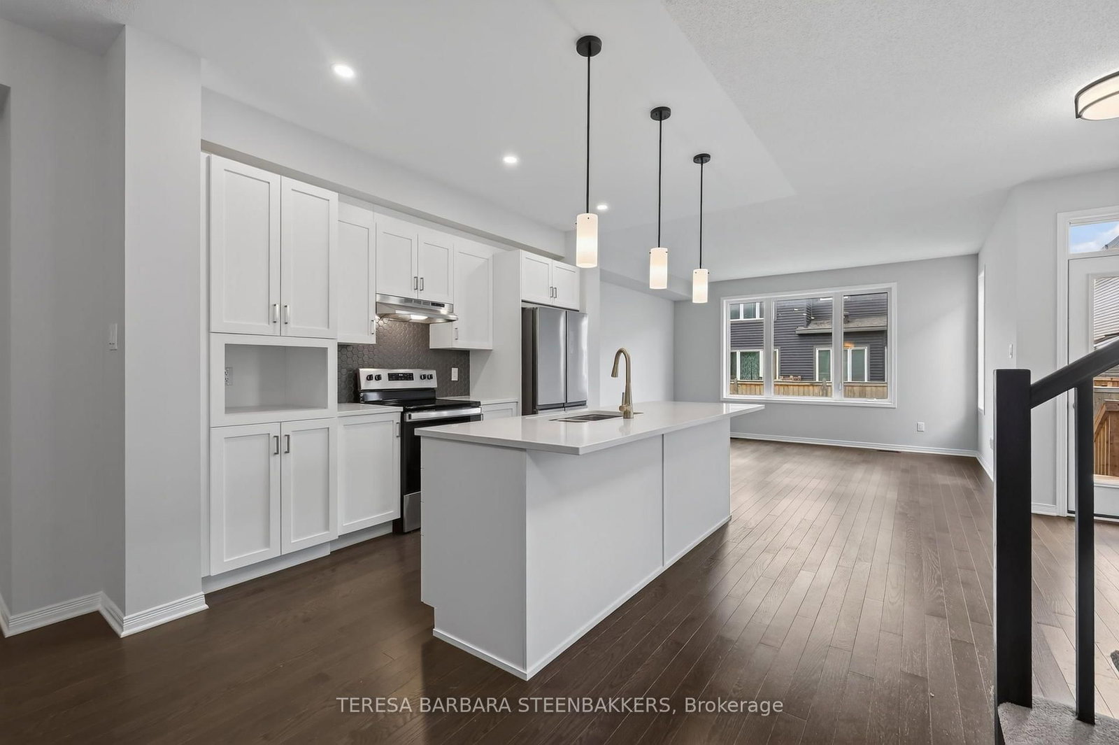689 Taliesin Crescent E • Ottawa, ON photo 5