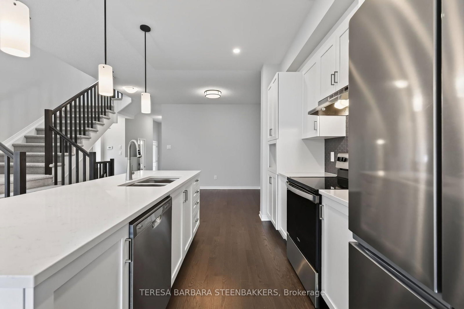 689 Taliesin Crescent E • Ottawa, ON photo 8