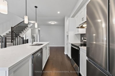 689 Taliesin Crescent E • Ottawa, ON photo 8