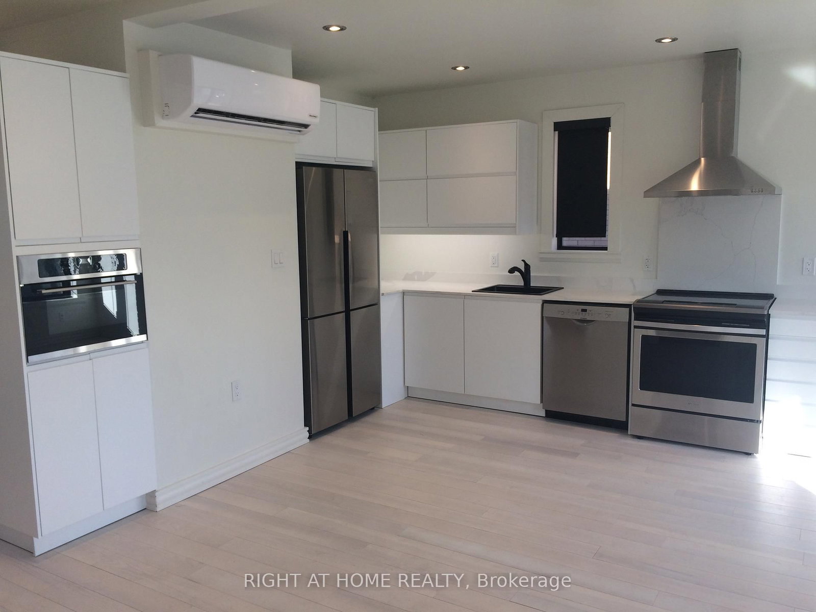 4 - 843 Main Street E, Hamilton 5