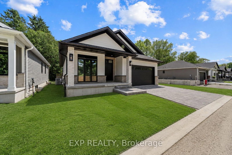 Lot 11 Head Street N