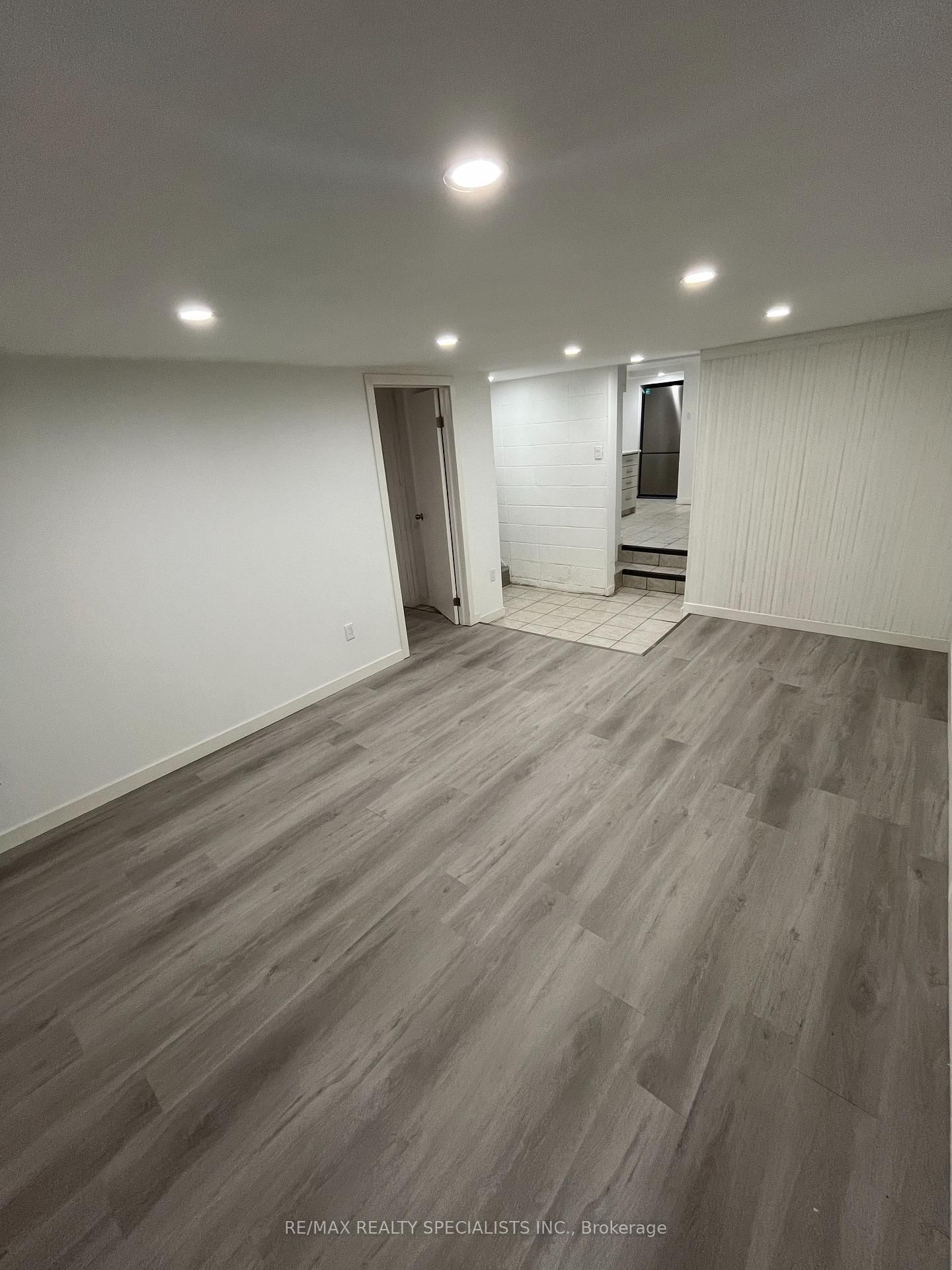 LOWER - 68 EAST Avenue N, Hamilton 4