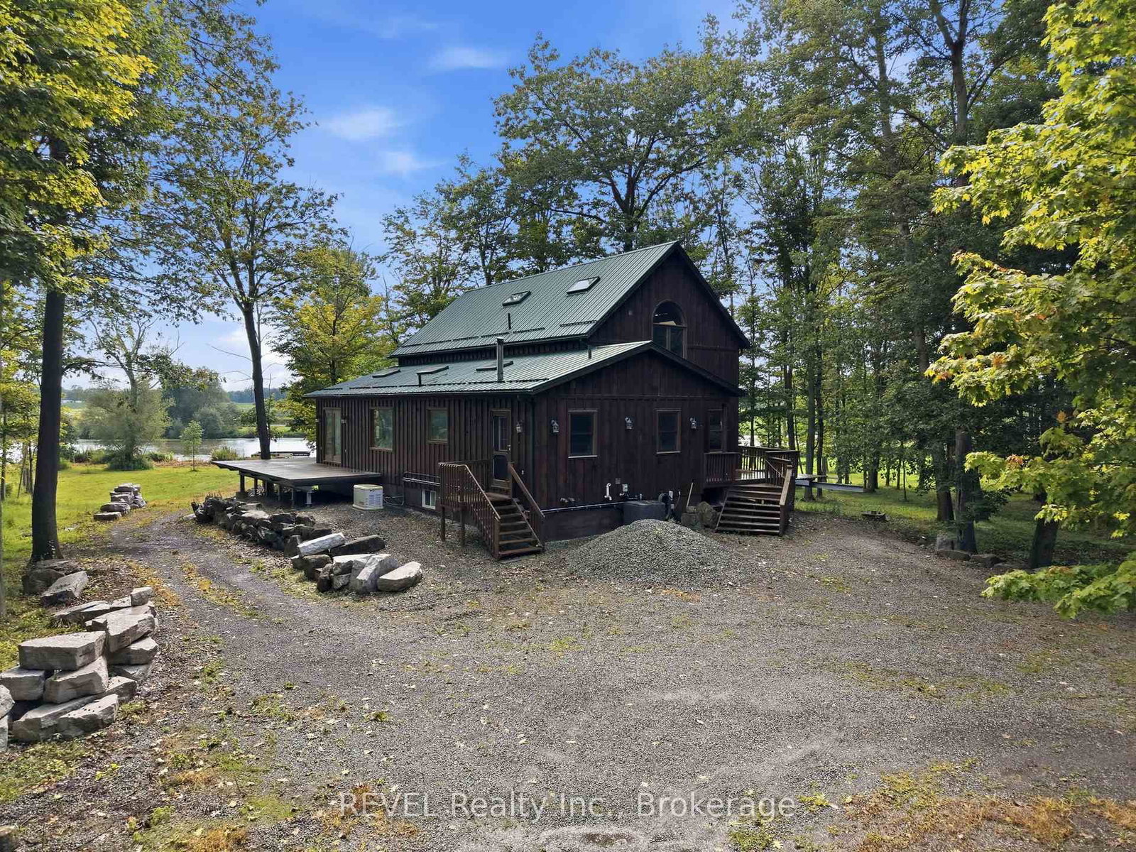 1247 Chippawa Creek Road • Thorold, ON photo 1