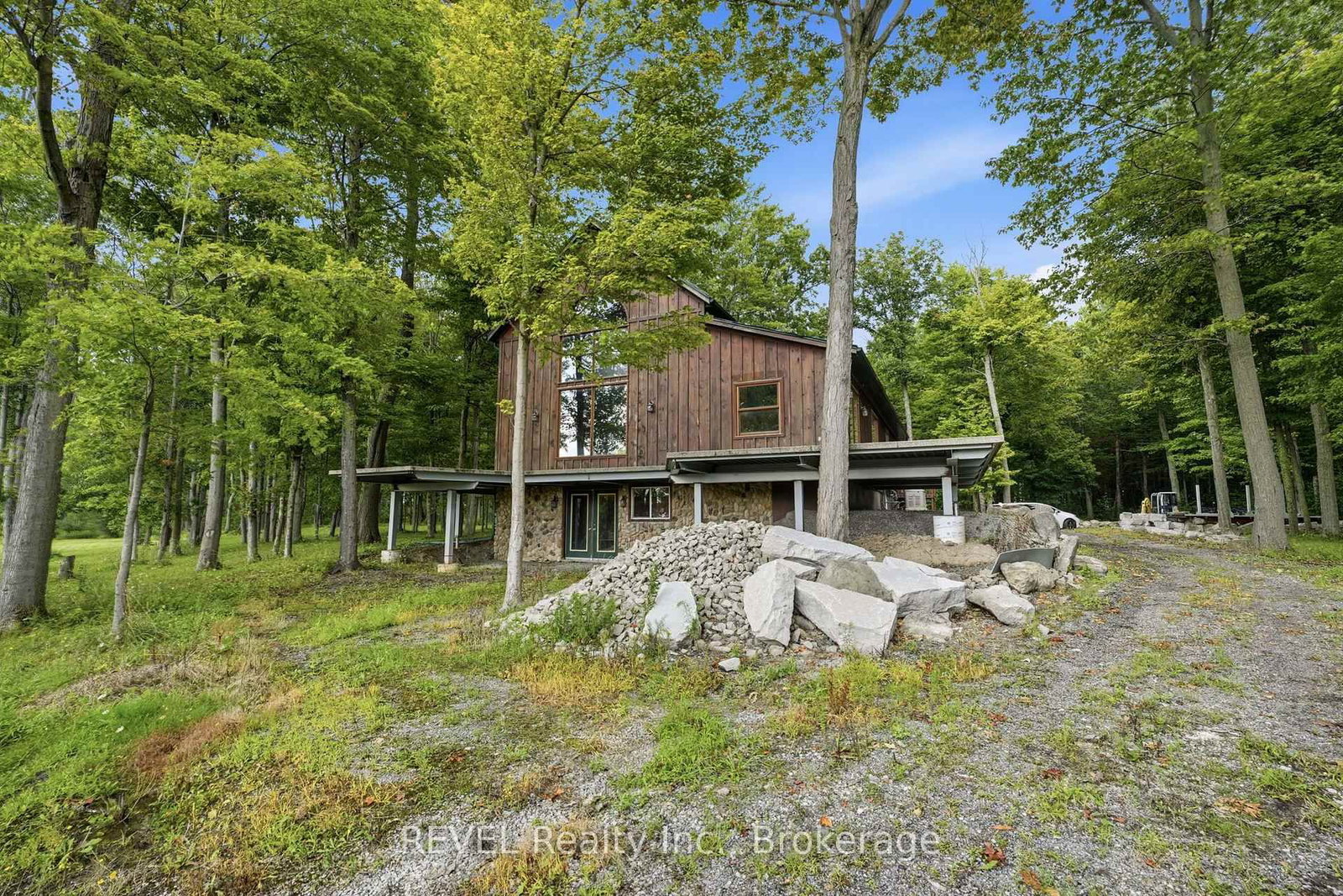 1247 Chippawa Creek Road • Thorold, ON photo 10